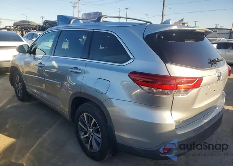 2022 Triumph 5Thwhhel Xle z USA, uszkodzony, nr VIN 5TDJZRFH5JS547954